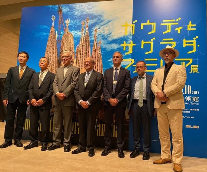 Presentación de la exposición sobre Gaudí y la Sagrada Familia en Japón, con el presidente delegado de la Junta Constructora Esteve Camps y el arquitecto director Jordi Faulí
