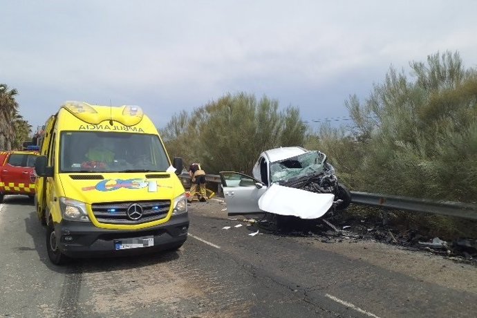Uno de los vehículos accidentados en en la carretera N-342 a su paso por Lorca (Murcia), en dirección a Puerto Lumbreras