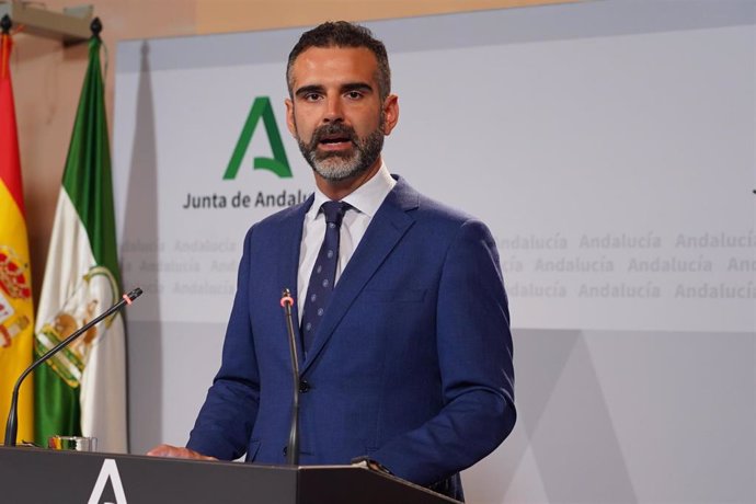 El consejero de Sostenibilidad y portavoz del Gobierno andaluz, Ramón Fernández Pacheco, este lunes en la rueda de prensa posterior al Consejo de Gobierno. 