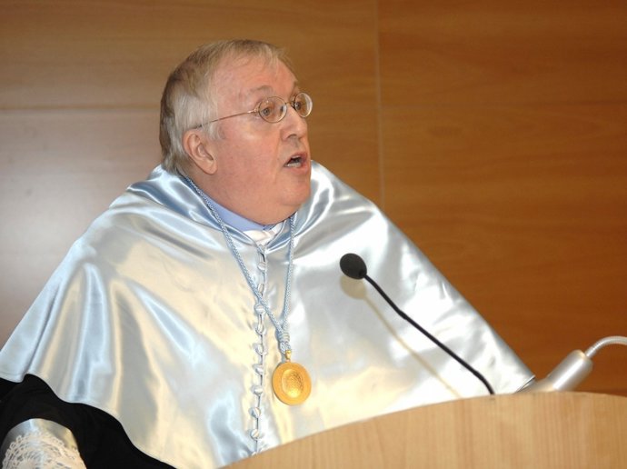 Archivo - Imagen de archivo del historiador inglés Paul Preston cuando fue investido doctor Honoris Causa por la URV