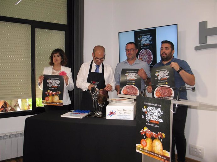 Presentación del Concurso Nacional de Cortadores de Jamón de Corteconcepción (Huelva).