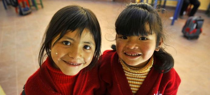 El trabajo infantil se define como todo aquel trabajo que priva a las y los niños de su niñez, de su potencial y su dignidad