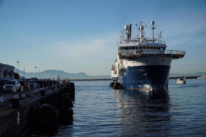 Archivo - Desembarco de migrantes en un puerto italiano (Archivo)