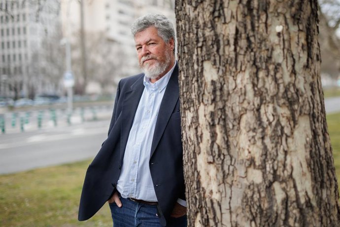 Archivo - El diputado de Unidas Podemos en el Congreso, Juantxo López de Uralde, durante una entrevista para Europa Press, a 16 de marzo de 2023, en Madrid, (España).