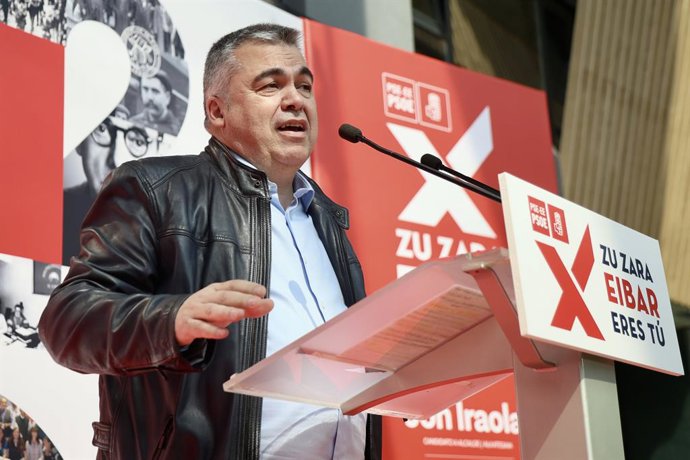 Archivo - El secretario de organización del PSOE, Santos Cerdan, interviene en la celebración del 125 aniversario de la Agrupación Socialista de Eibar, a 25 de marzo de 2023, en Éibar, Guipúzcoa, País Vasco (España). Este es el acto central de las celeb