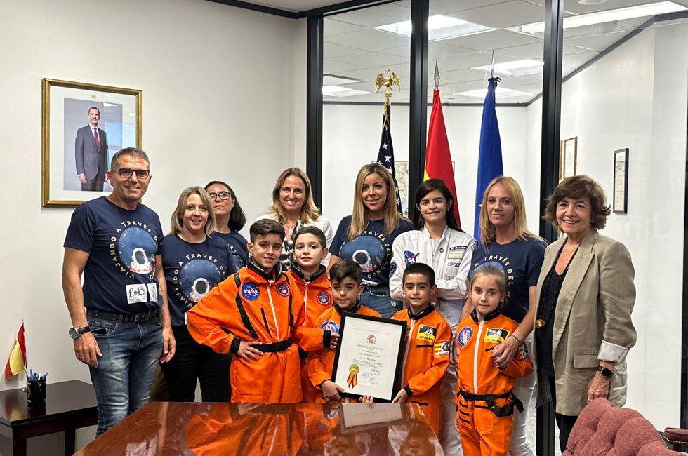 La expedición del colegio con la cónsul de España en Houston