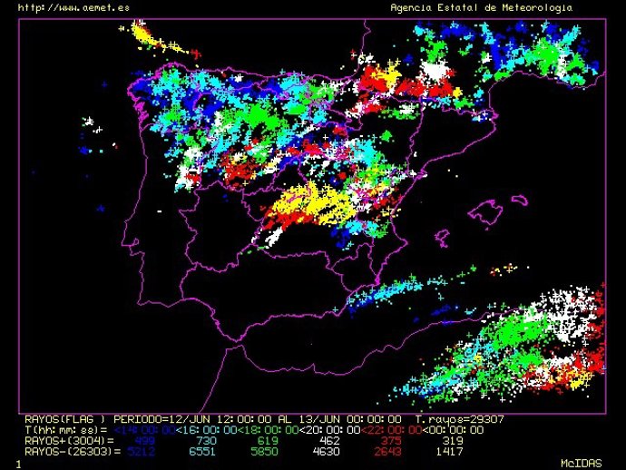Mapa facilitado por la Aemet con los rayos caídos en Castilla y León en la jornada del lunes 12 de junio