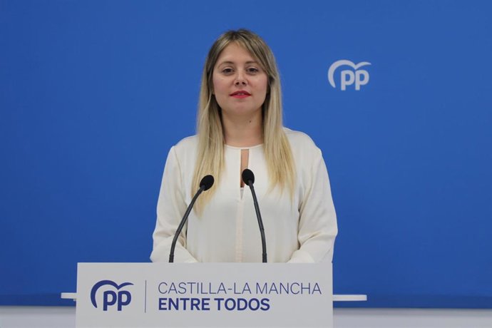 La diputada regional del PP electa por la provincia de Guadalajara, Itziar Asenjo, en rueda de prensa.