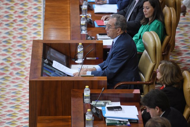 Enrique Ossorio interviene durante una sesión plenaria de comienzo de la XIII Legislatura en la Comunidad de Madrid, en la Asamblea de Madrid, a 13 de junio de 2023