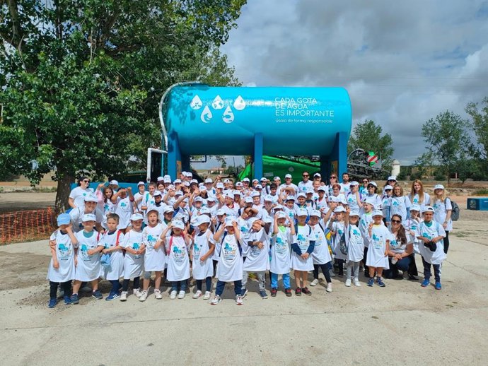 CHD organiza una jornada ambiental con escolares con motivo de las obras de restauración en el río Trabancos.