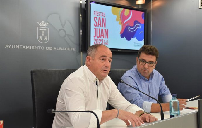 El alcalde en funciones de Albacete, Emilio Sáez, en rueda de prensa.