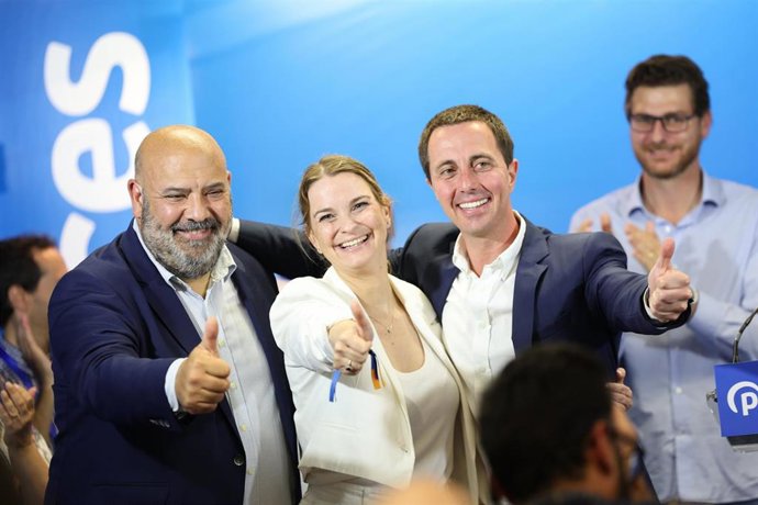 (I-D) El candidato del PP a la Alcaldía de Palma de Mallorca, Jaime Martínez, la presidenta del PP balear y candidata a la presidencia del Govern, Marga Prohens y el presidente del PP de Mallorca y candidato al Consell, Lloren Galmés.