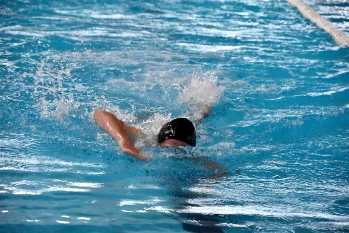Archivo - Natación, foto de recurso