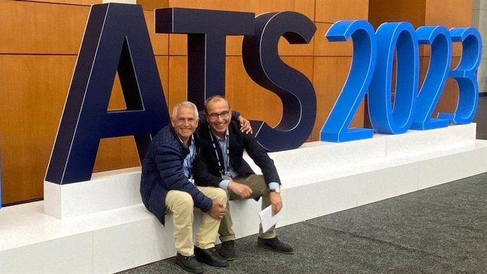 En la imagen, de izquierda a derecha, los neumólogos Antonio Pereira y Luis Seijo.