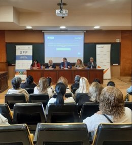 Sesión inaugural del curso de formación de instalaciones fotovoltaicas dirigido a mujeres desempleadas de la Fundación Naturgy, el Instituto para la Transición Justa y la Universidad Politécnica de Madrid