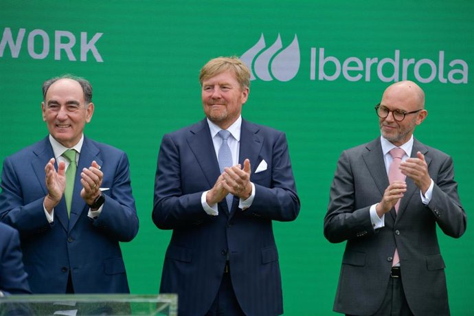 El rey de Países Bajos, Guillermo Alejandro, junto al presidente de Iberdrola, Ignacio Sánchez Galán