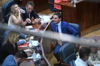 Lobato ofrece toda la colaboración a Ossorio y recuerda que "mayoría absoluta no tiene que significar absolutismo"