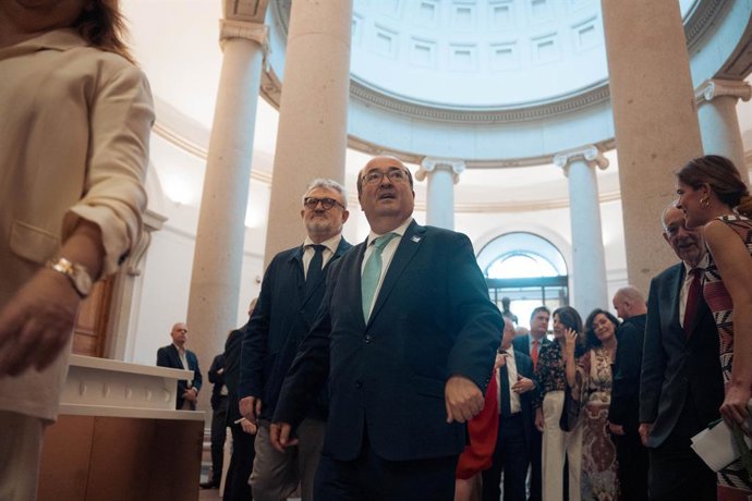 Ministro de Cultura, Miquel Iceta,  durante la inauguración de la exposición Picasso, el Greco y el cubismo analítico en el Museo Nacional del Prado, a 12 de junio de 2023, en Madrid (España). El Museo del Prado ha organizado, dentro de la conmemoraci