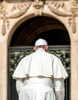 Archivo - El Papa en una imagen de archivo en el Vaticano