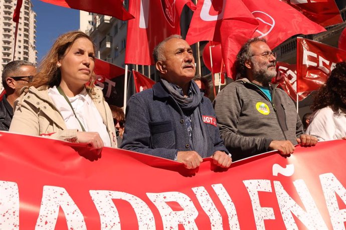 Archivo - El  secretario general de UGT, Pepe Álvarez, marcha en la cabecera de la manifestación convocada por entidades sociales, profesionales de la sanidad y organizaciones sindicales por la defensa de la sanidad madrileña, a 26 de marzo de 2023, en 