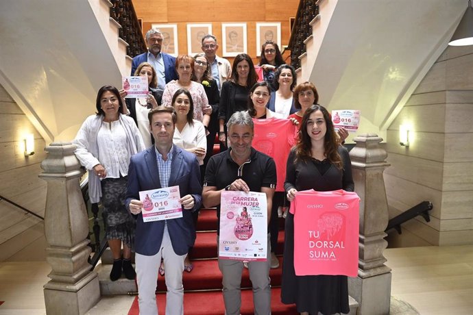 Presentación de la Carrera de la Mujer Central Lechera Asturiana en Gijón.