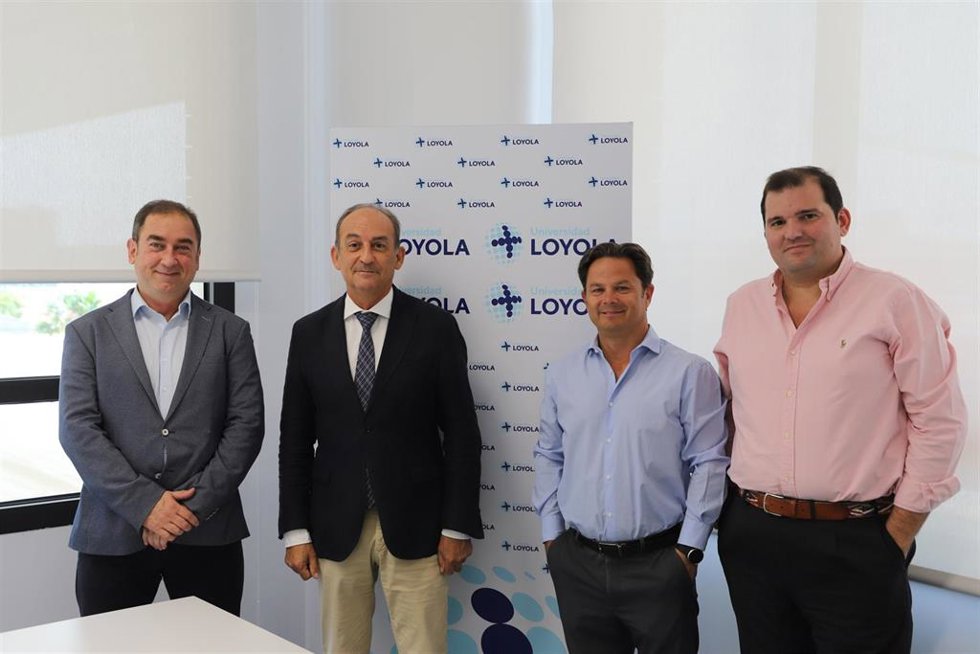 El rector de la Universidad Loyola, Gabriel Pérez Alcalá, y el director de la Escuela Superior Técnica de Ingeniería de Loyola, Fabio Gómez-Estern Aguilar, en una reunión de trabajo