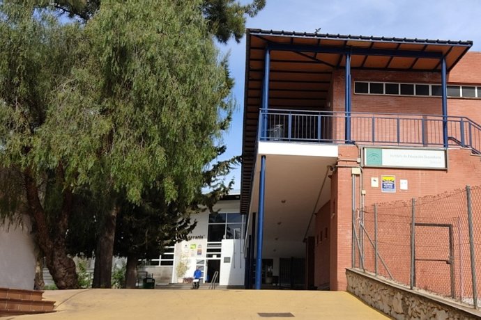 Publicada la adjudicación de obras de mejora de la accesibilidad en el IES Serranía de Alozaina