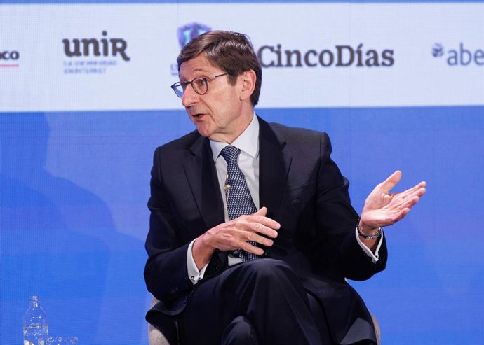 El presidente de CaixaBank, José Ignacio Goirigolzarri, interviene durante la segunda jornada de la celebración del 45 aniversario del diario económico Cinco Días, en el Teatro Real, a 13 de junio de 2023, en Madrid (España).