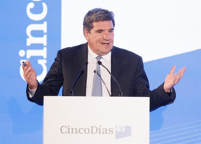 El ministro de Inclusión, Seguridad Social y Migraciones, José Luis Escrivá, interviene durante la segunda jornada de la celebración del 45 aniversario del diario económico Cinco Días, en el Teatro Real, a 13 de junio de 2023, en Madrid (España). 