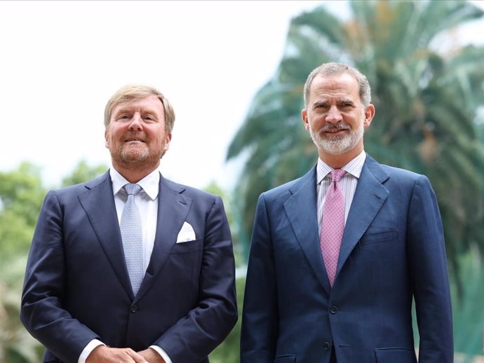 El Rey Felipe VI posa junto al Rey de los Países Bajos, Guillermo Alejandro