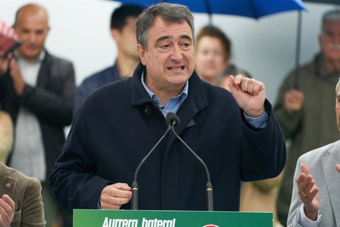 El portavoz del PNV en el Congreso de los Diputados, Aitor Esteban, interviene durante un mitin del Partido Nacionalista Vasco, a 20 de mayo de 2023, en Agurain, Álava, País Vasco (España). El acto se celebra de cara a las próximas elecciones del 28 de 