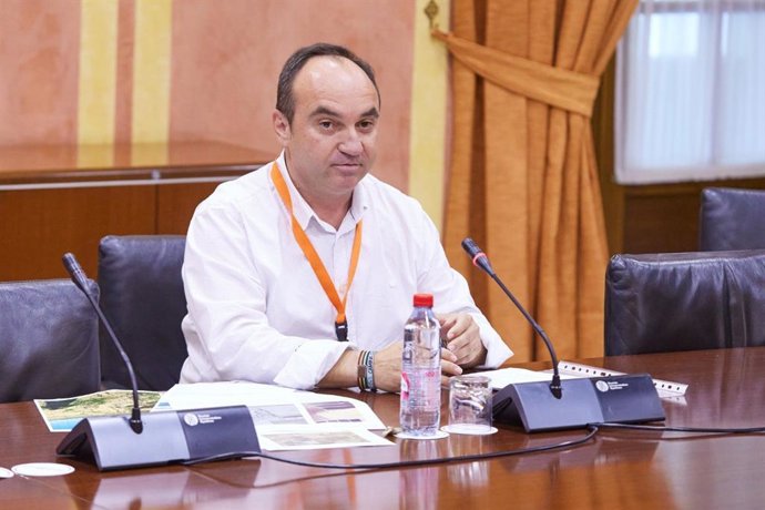 Javier Gutiérrez Padilla, miembro de la Junta Directiva de la Plataforma en Defensa de los Regadíos del Condado, durante su comparecencia.