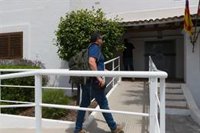 La Guardia Civil continúa con el registro en el Ayuntamiento de Sant Josep donde permanece el alcalde en funciones