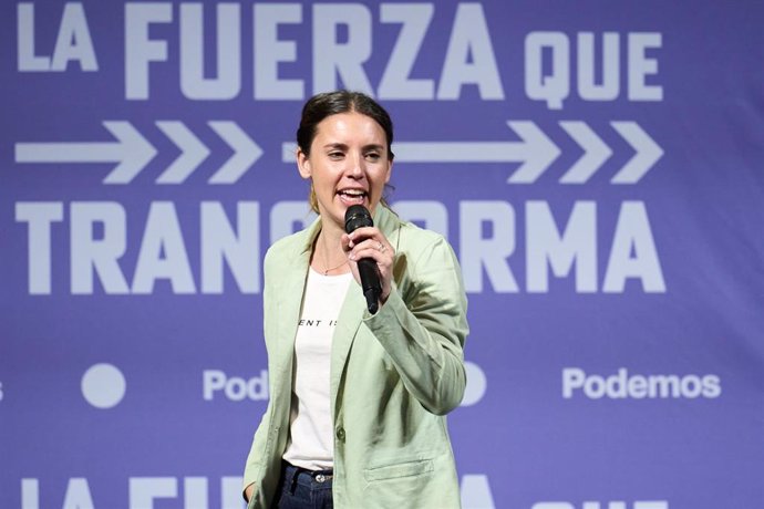 La ministra de Igualdad, Irene Montero, interviene durante un acto de campaña de Podemos-IU, en el paraninfo de la Magdalena, a 25 de mayo de 2023, en Santander, Cantabria (España). 