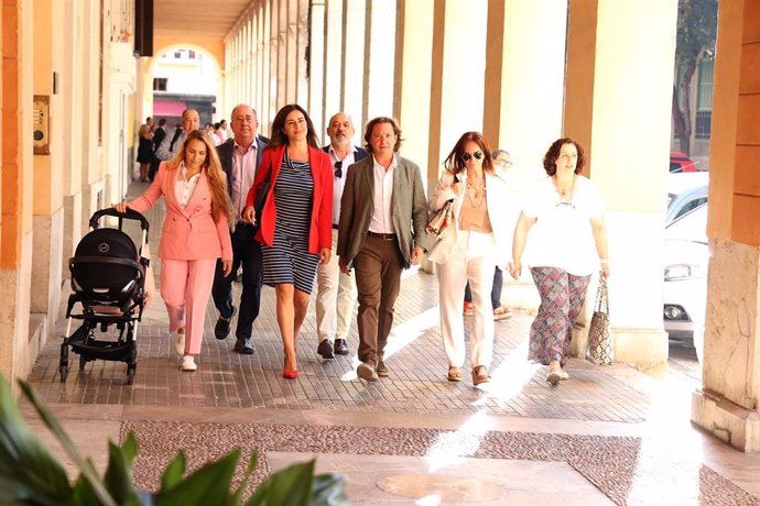 El candidato de VOX al Parlament, Jorge Campos (c), a su llegada a recoger su credencial tras tener representación en el Parlament, en el Parlament balear, a 12 de junio de 2023, en Palma de Mallorca, Mallorca, Baleares (España).