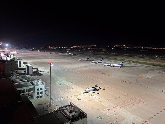 El Aeropuerto de Alicante-Elche crea un sistema de iluminación eficiente en la plataforma de estacionamiento de aviones.