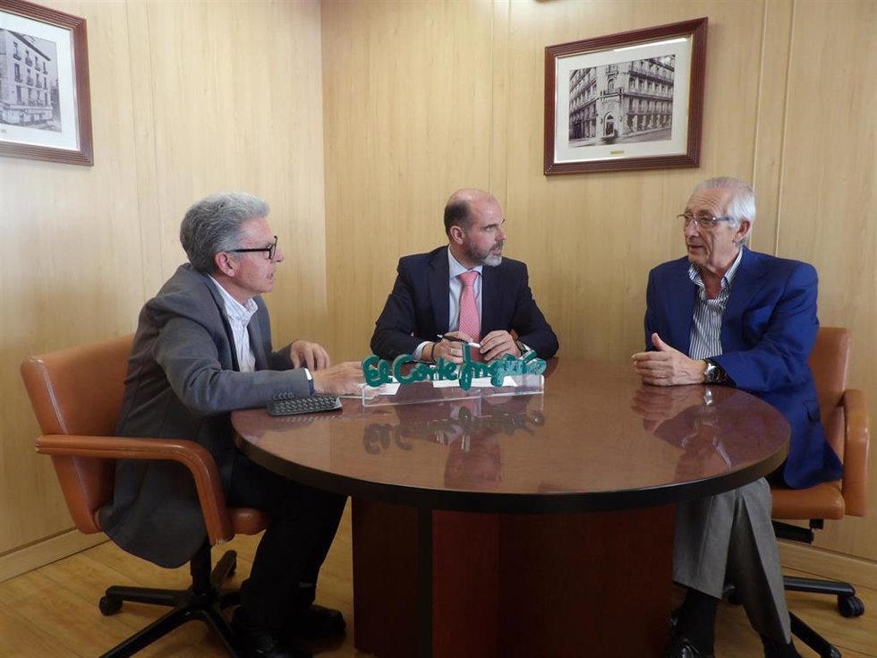 Reunión entre los responsables del Banco de Alimentos y El Corte Inglés.