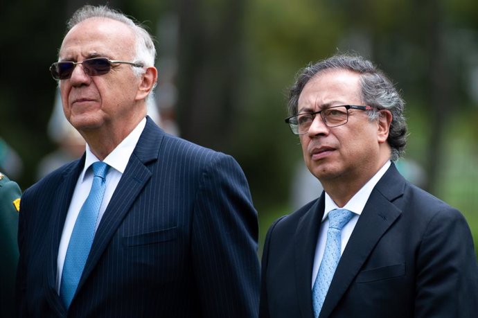 Archivo - May 9, 2023, Bogota, Cundinamarca, Colombia: Colombian president Gustavo Petro marches along miniser of defense Ivan Velasquez and the Joint Chiefs of Staff during the ceremony of the new Colombian Police Director William Rene Salamanca at the