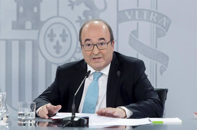 El ministro de Cultura y Deporte, Miquel Iceta, interviene durante una rueda de prensa posterior al Consejo de Ministros, en el Palacio de La Moncloa, a 13 de junio de 2023, en Madrid (España). 