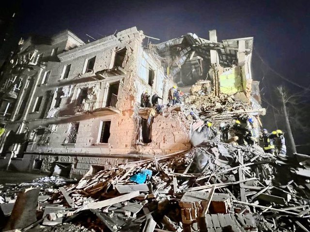 Archivo - Edficio destruido por un ataque del Ejército de Rusia contra la ciudad de Krivói Rog, en el este de Ucrania (archivo)