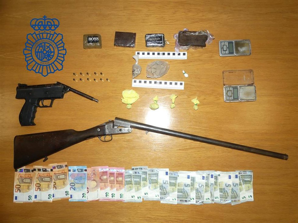La Policía Nacional Detiene A Dos Personas Por Tráfico De Drogas Y Tenencia Ilícita De Armas De Fuego