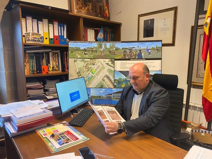 Archivo - El alcalde de Santillana del Mar, Ángel Rodríguez