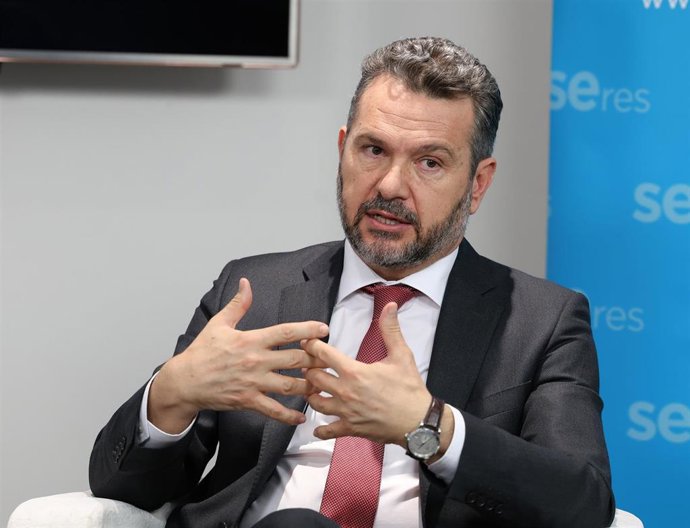 El presidente de la CNMV, Rodrigo Buenaventura, interviene durante la celebración de la nueva edición de Líderes Responsables, en el Estudio de Comunicación, a 6 de junio de 2023, en Madrid (España). Constituida en 2006, la Fundación SERES pretende prom