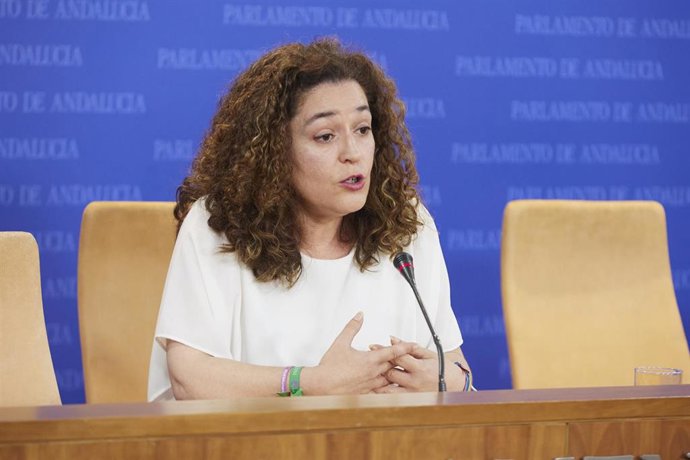 La portavoz del Grupo Por Andalucía, Inmaculada Nieto, durante la ronda de ruedas de prensa de portavoces de los grupos parlamentarios en el Parlamento de Andalucía, a 14 de junio de 2023 en Sevilla (Andalucía, España). Los portavoces de los grupos parl