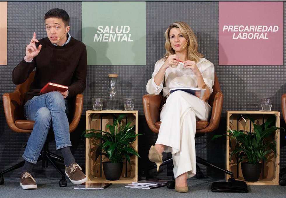 Archivo - La vicepresidenta segunda del Gobierno y ministra de Trabajo y Economía Social, Yolanda Díaz, y el líder de Más País, Iñigo Errejón, en el Impact Hub Piamonte, a 17 de marzo de 2023, en Madrid (España). 