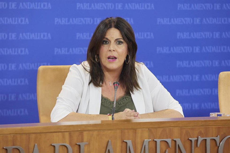 La portavoz del Grupo Parlamentario Socialista, Ángeles Férriz, durante la ronda de ruedas de prensa de portavoces de los grupos parlamentarios en el Parlamento de Andalucía, a 14 de junio de 2023 en Sevilla (Andalucía, España). Los portavoces de los gr