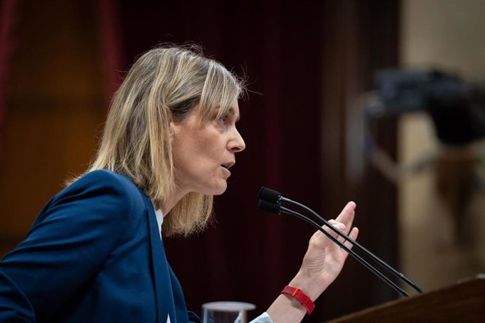 La presidenta de los comuns en el Parlament, Jéssica Albiach, interviene en el pleno