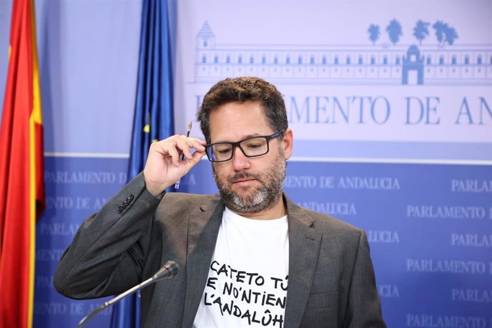 El portavoz parlamentario de Adelante Andalucía, José Ignacio García, este miércoles en rueda de prensa.