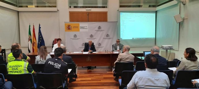 Reunión de seguridad vial para la coordinación de la próxima campaña de transporte del tomate por carretera