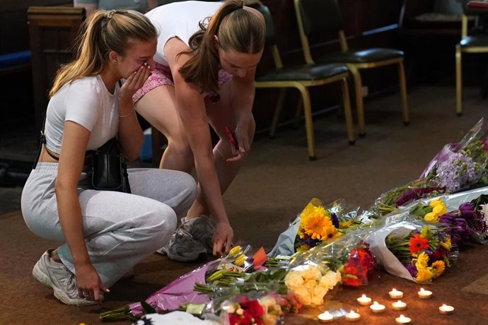 13 June 2023, United Kingdom, Nottingham: People lay flowers and candles at a vigil at St Peter's church in Nottingham, after three people were killed in Nottingham city centre early on Tuesday morning. A 31-year-old man has been arrested on suspicion o